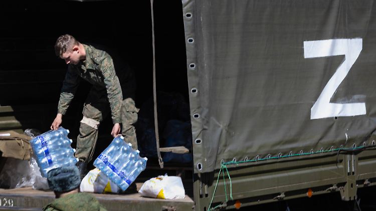 Kämpfer im Osten der Ukraine benötigen mehrere Liter Wasser pro Tag.