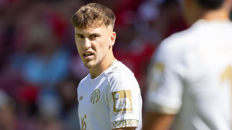 Den deutschen Nachwuchs-Kicker Brajan Gruda könnte es bald nach Südengland ziehen.