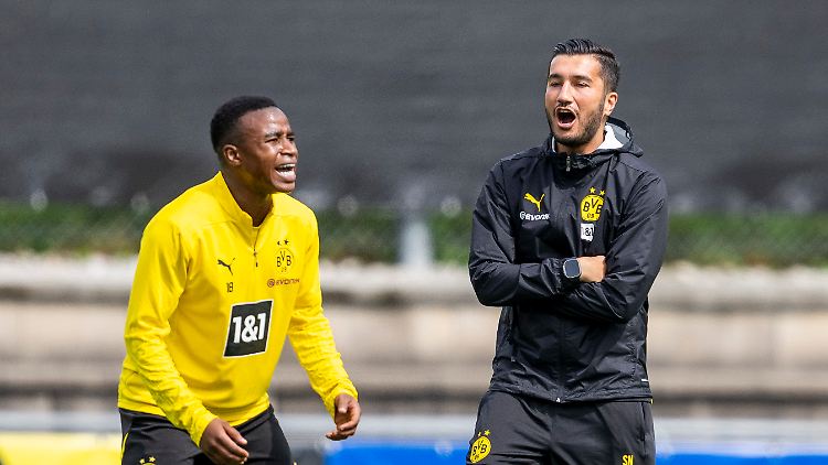Wird Moukoko (l.) jemals unter dem neuen BVB-Trainer Sahin spielen?