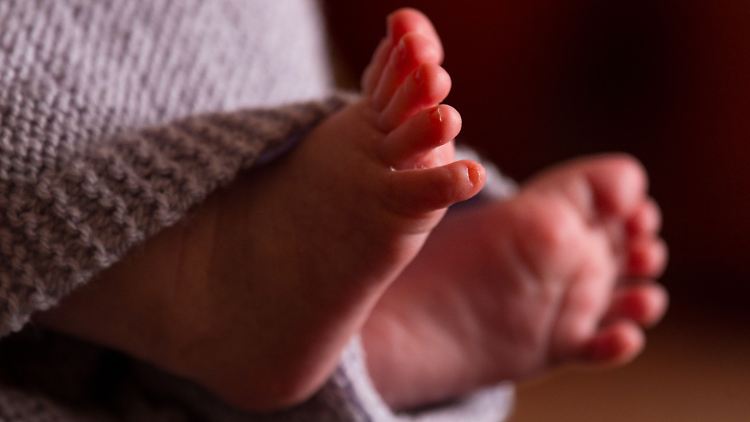 Mindestens 25 Babys verkaufte der Babyhändlerring in den letzten Jahren nach Singapur (Symbolbild).