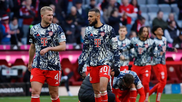 Matthijs de Ligt und Noussair Mazraoui spielen künftig im Theater der Träume. Sie wechseln zu Manchester United.