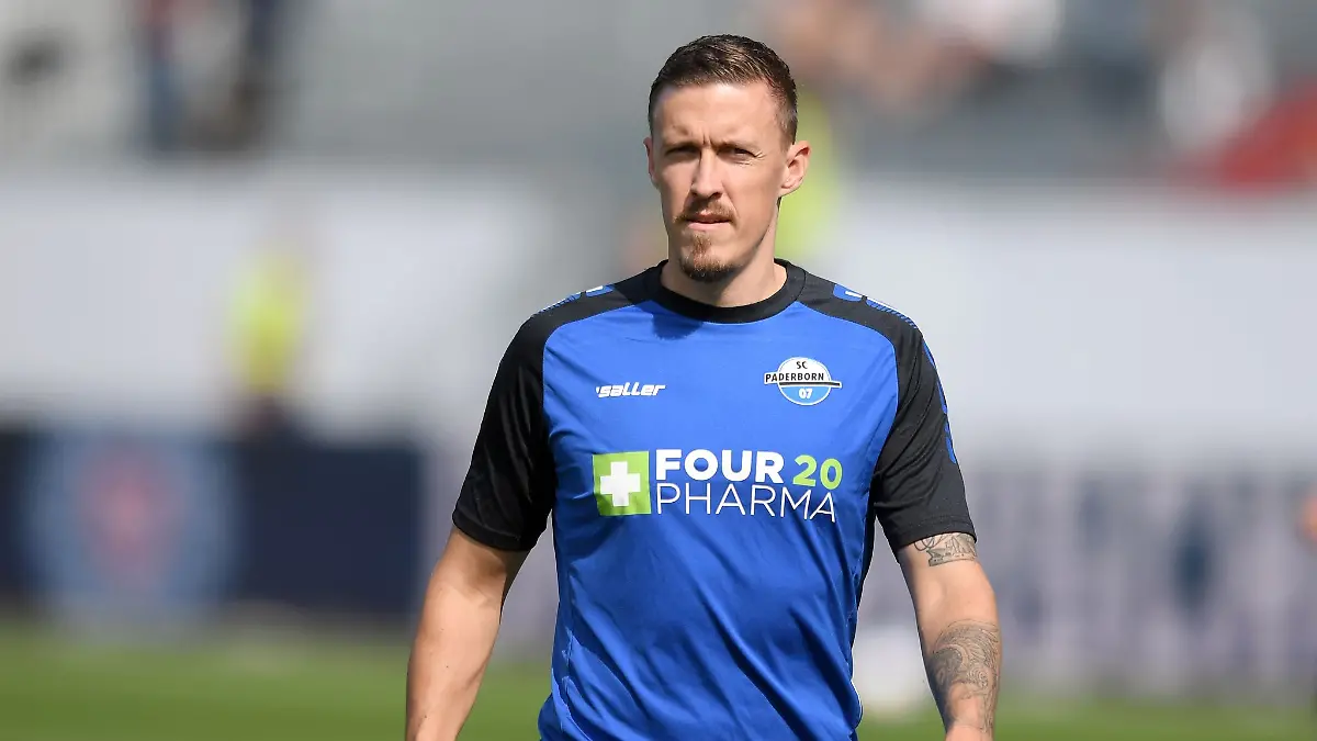 Paderborns-Max-Kruse-in-Aktion-waehrend-des-Aufwaermens