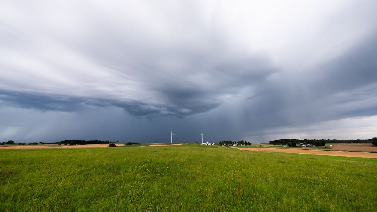 Bevor es kracht, wird es vielerorts noch richtig schwül.