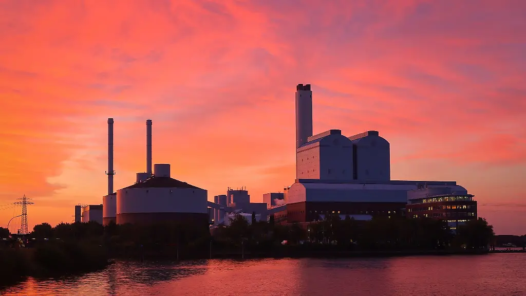 Blick-auf-das-Heizkraftwerk-Tiefstack-Das-Heizkraftwerk-Tiefstack-ist-ein-Kohle-Gas-und-Dampfkraftwerk