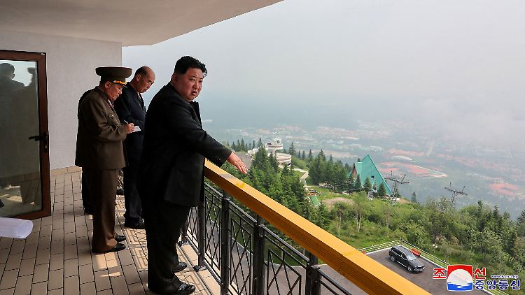 Machthaber Kim Jong Un im Juli in Samjiyon, der Vorzeigestadt Nordkoreas. 