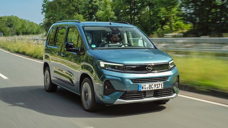 Die Front samt Tagfahrlicht-Design ist typisch Opel. Auf Wunsch gibt es für den Combo neuerdings variable LED-Matrix-Scheinwerfer.