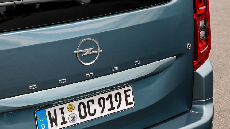 Das kleine "e" weist dezent auf den elektrischen Antrieb des Combo hin. Eine andere Variante gibt es derzeit ohnehin nicht.