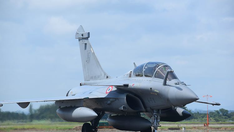 Ein dritter Pilot konnte rechtzeitig seinen Schleudersitz aktivieren und das Flugzeug verlassen.