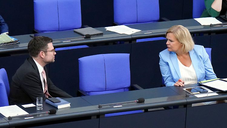 Mögliche Pläne, verdeckte Hausdurchsuchen durch BKA-Beamte zu erlauben, erteilte Buschmann eine klare Absage.