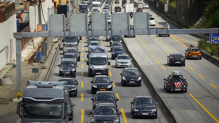 Ein Tempolimit könnte die CO2-Emissionen senken, ist mit Bundesverkehrsminister Wissing aber nicht zu machen.