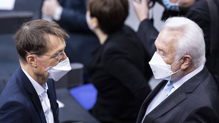 Karl Lauterbach und Wolfgang Kubicki zu Pandemie-Zeiten. Der SPD-Politiker beklagt eine "Verzerrung der Vergangenheit".