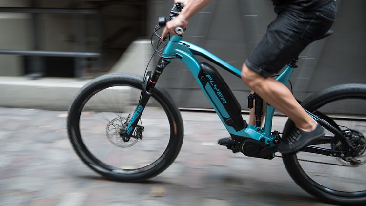 Sieht man immer häufiger: ein E-Mountainbike in der Stadt.