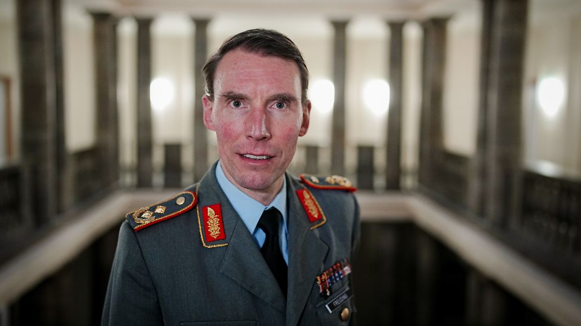 Christian Freuding ist Generalmajor des Heeres der Bundeswehr, Leiter des Lagezentrums Ukraine und des Planungsstabs des Bundesministers der Verteidigung.