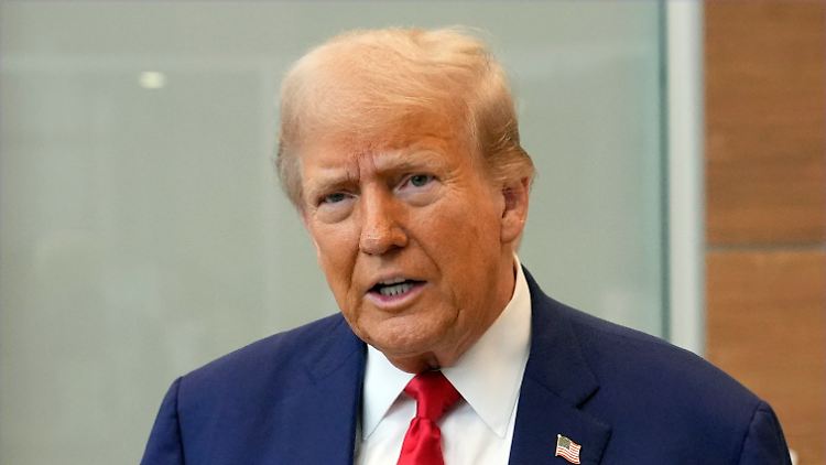 Schuldig, will sein Strafmaß aber erst nach der US-Wahl erfahren: Donald Trump.