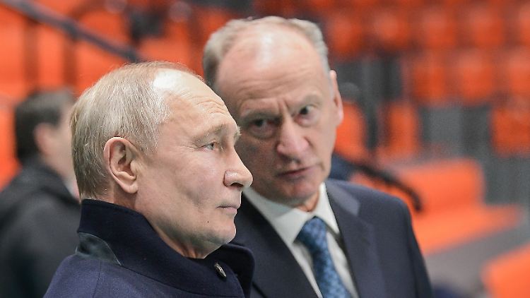 Patruschew (r.) lernte Putin in den 1970er Jahren während der gemeinsamen Arbeit beim KGB kennen. 