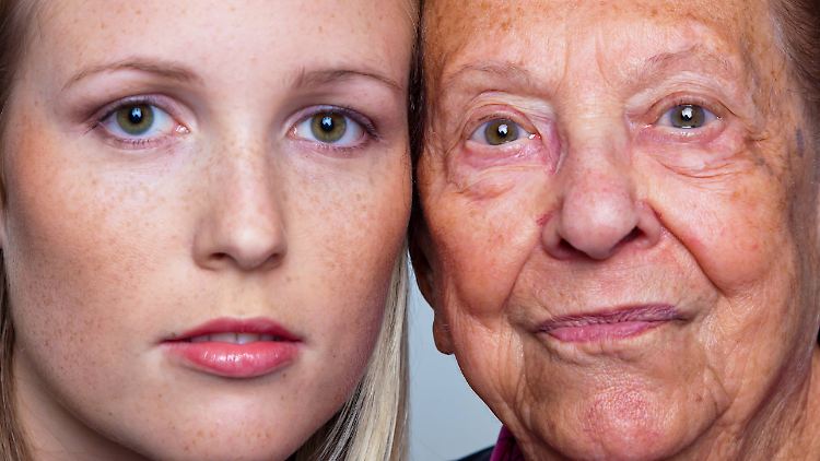 Vor allem mit Mitte 40 und Anfang 60 verändern sich die Moleküle und Mikroben im und am Körper. 