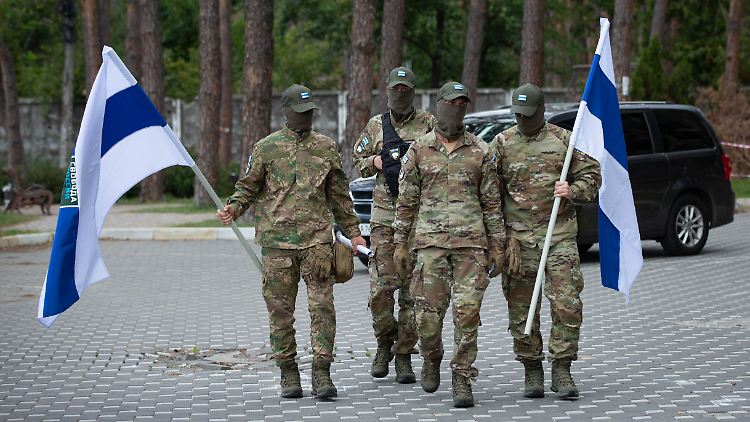 Kämpfer des russischen Freiwilligenkorps "Freiheit Russlands" im August 2022 in Irpin in der Region Kiew. 