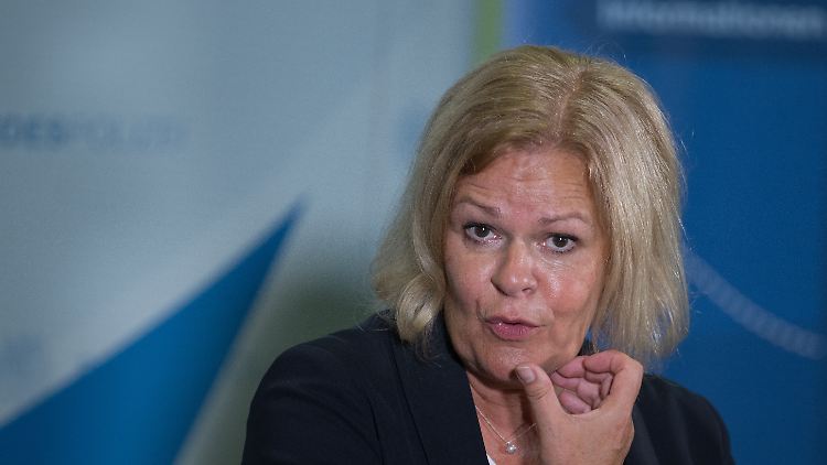 Faeser muss für ihr Vorgehen gegen "Compact" Kritik einstecken - auch für ihren vorzeitigen Jubel.