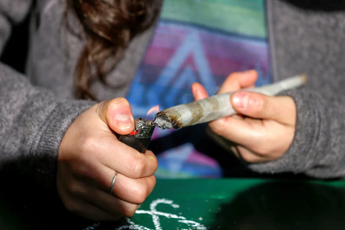 2018-10-17T000000Z-418504638-RC1A01365C40-RTRMADP-3-CANADA-MARIJUANA