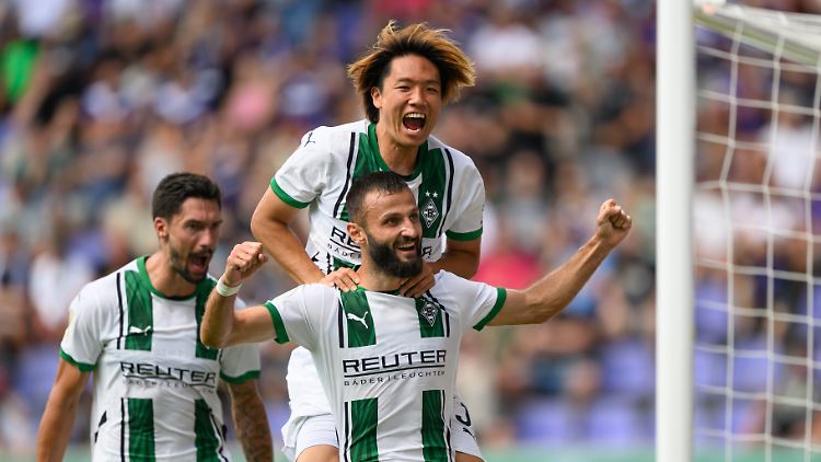 Borussia Mönchengladbach zieht am Ende souverän in die zweite Pokalrunde ein.