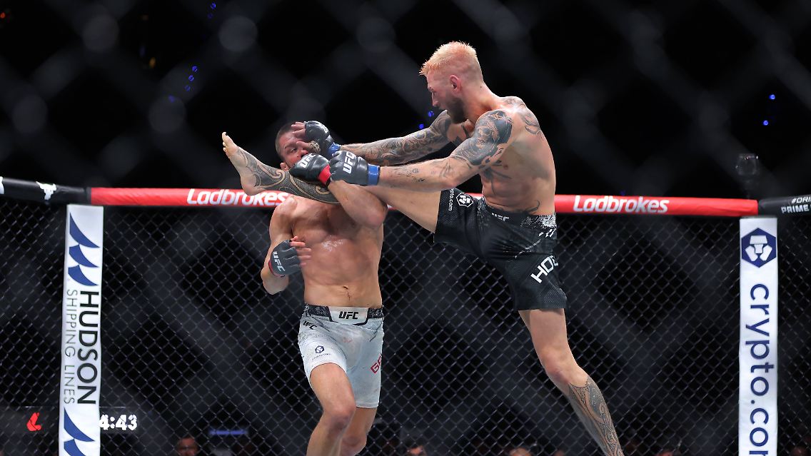 Ebenso umstritten wurde es beim Kampf zwischen Mateusz Gamrot und Dan Hooker. Das Käfigduell ...