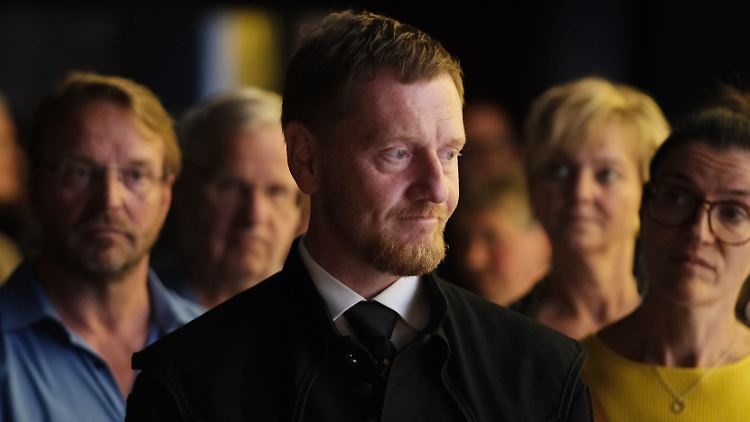 Alle Augen auf den Ministerpräsidenten: In Sachsen können voraussichtlich nur noch Michael Kretschmer und die CDU einen Wahlsieg der AfD verhindern. Kretschmer, seit sieben Jahren im Amt, hat sich in zahllosen Vor-Ort-Terminen einen Amtsbonus erarbeitet - der könnte ihm den entscheidenden Vorteil verschaffen. Sicher ist das aber nicht.