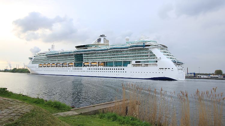Die "Serenade of the Seas" wurde an der Zufahrt nach Amsterdam gehindert. (Archivbild)