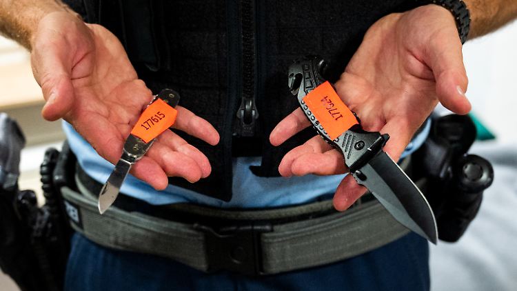 Die Zahlen beinhalten auch Taten, bei denen ein Messer mitgeführt, aber nicht eingesetzt wurde. 