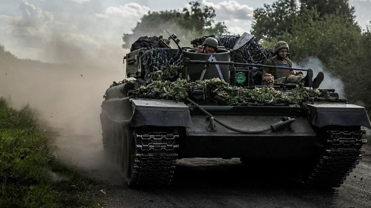 Bei der Kursk-Offensive kommen viele Panzer und Schützenpanzer zum Einsatz - und auch die Verluste an Material steigen.