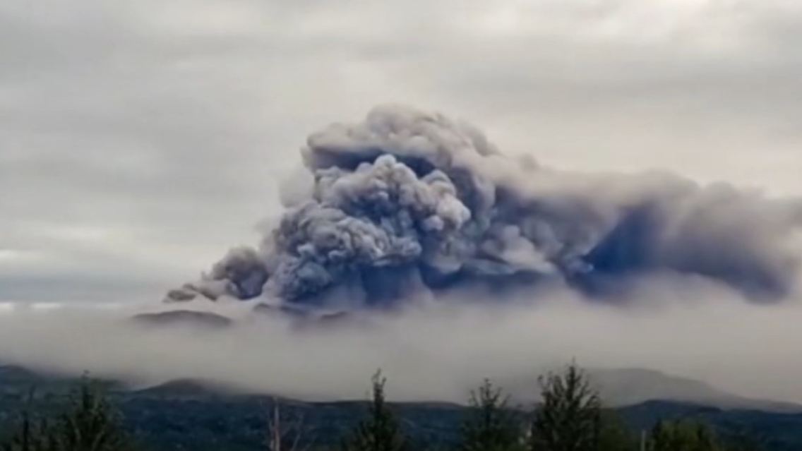 Vulkanausbruch Russland 2.jpg