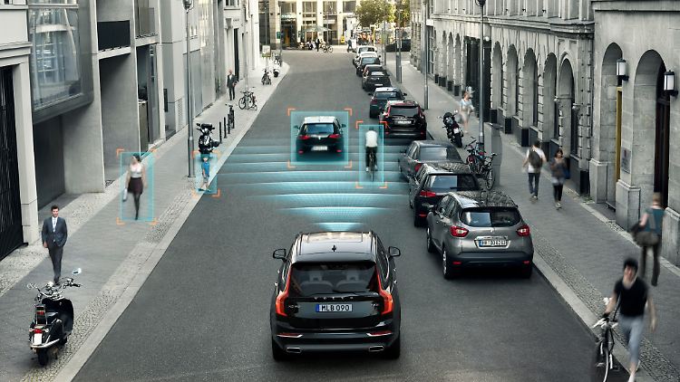 Moderne Autos haben den Verkehr vor ihnen stets im Blick und verhindern im Notfall aktiv einen Unfall.