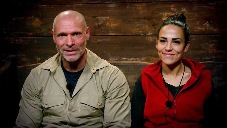 Teamchef und Live-Coach Thorsten kann leider Elenas Höhenangst nicht therapieren.