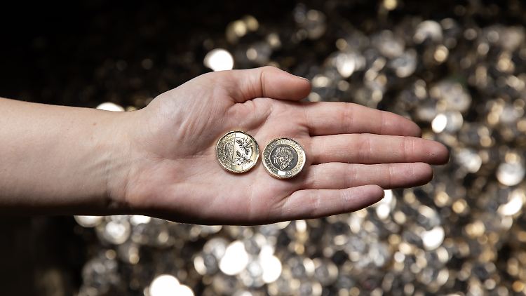 König und Biene - die neuen Ein-Pfund-Münzen sind da.