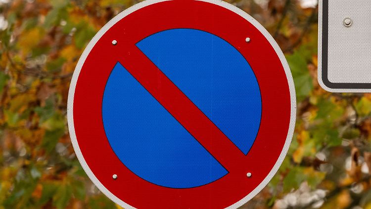 Parken im eingeschränkten Halteverbot: Hier sind maximal drei Minuten erlaubt, und ein längeres Halten ist nur in Ausnahmefällen möglich.