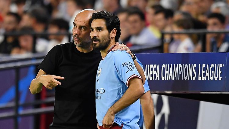 Pep Guardiola (l) und Ilkay Gündogan: Bald wieder in einem Team?