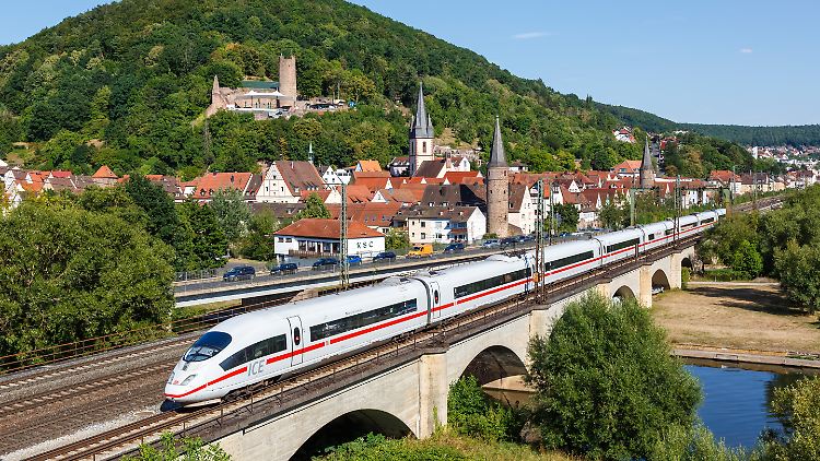 Fahrten im ICE drohen teurer zu werden. 