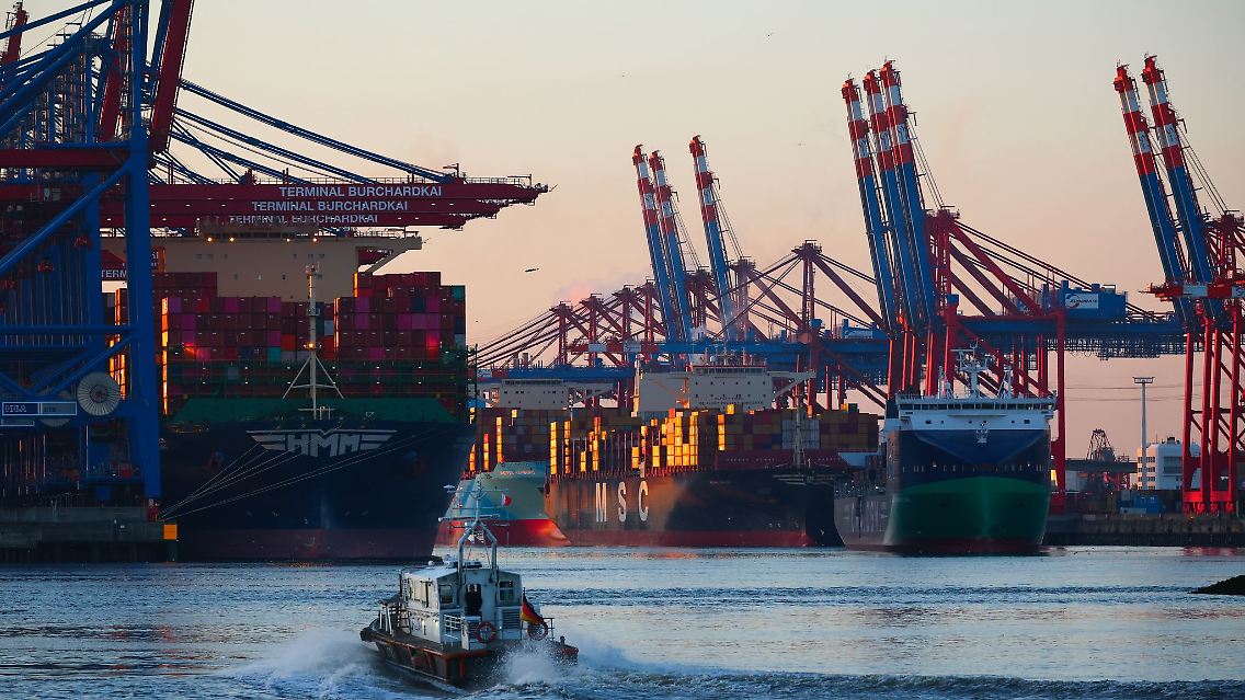 Der Containerumschlag im Hamburger Hafen.