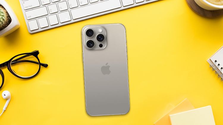 Das iPhone 15 Pro Max zeigt sich im Test von seiner Sonnenseite.
