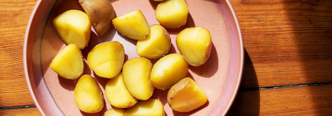 Kartoffeln vom Vortag sind nicht nur praktisch, um sich im Feierabend fix eine Portion Bratkartoffeln zu zaubern. In ihnen hat sich auch resistente Stärke gebildet, die dem Darm guttut.jpg