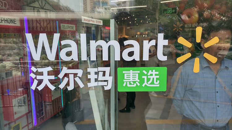 2018-04-04T000000Z_30490403_RC1D65CA4510_RTRMADP_3_WALMART-CHINA.JPG