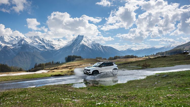 Kleine Badeeinlage gefällig? Der Avenger 4xe kann bis zu 40 Zentimeter hohe Wasserpassagen durchfahren.