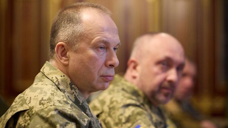Der ukrainische Oberbefehlshaber Oleksandr Syrskyj besuchte eine Militärhochschule in Moskau. 
