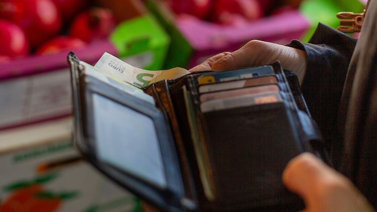 Wenn das Geld nicht zum Leben reicht: Wer in Deutschland unterhalb des Existenzminimums lebt, hat in der Regel Anspruch auf Grundsicherung. 