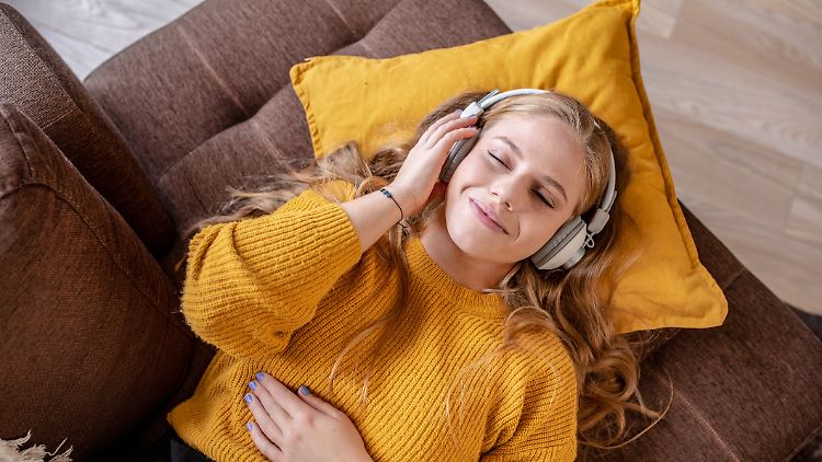 Ob für den gemütlichen Musikgenuss zu Hause oder beim Telefonieren unterwegs: JBL-Kopfhörer sind die idealen Begleiter für den Alltag.
