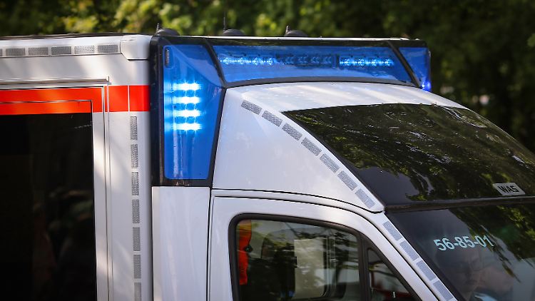 Vor Ort konnten Sanitäter den Jungen zunächst wiederbeleben.