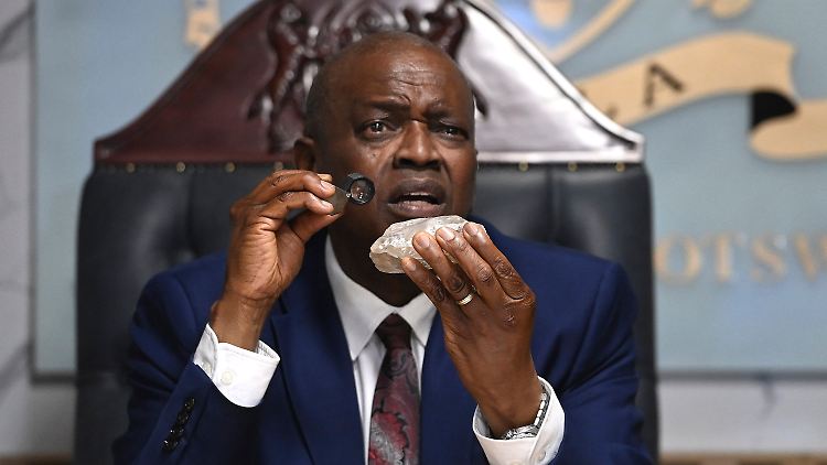 Heute wurde der Diamant der Öffentlichkeit sowie Präsident Mokgweetsi Masisi präsentiert.