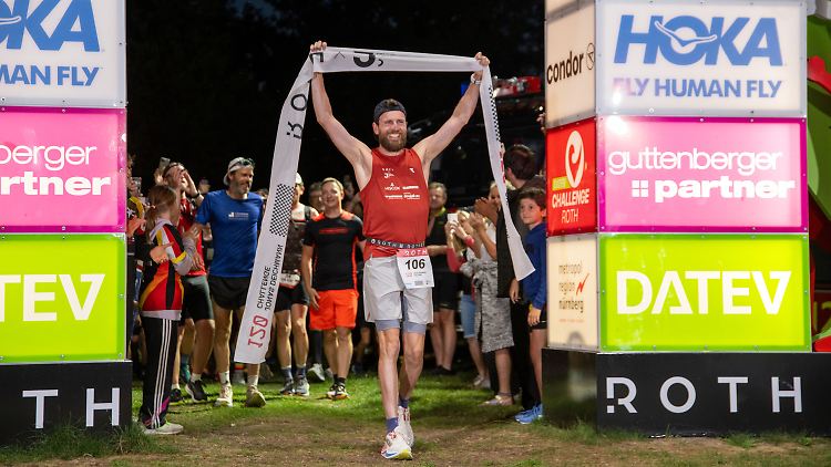Da ist der Weltrekord: Jonas Deichmann ist am 106. Tag in Folge nach einem Ironman im Ziel.