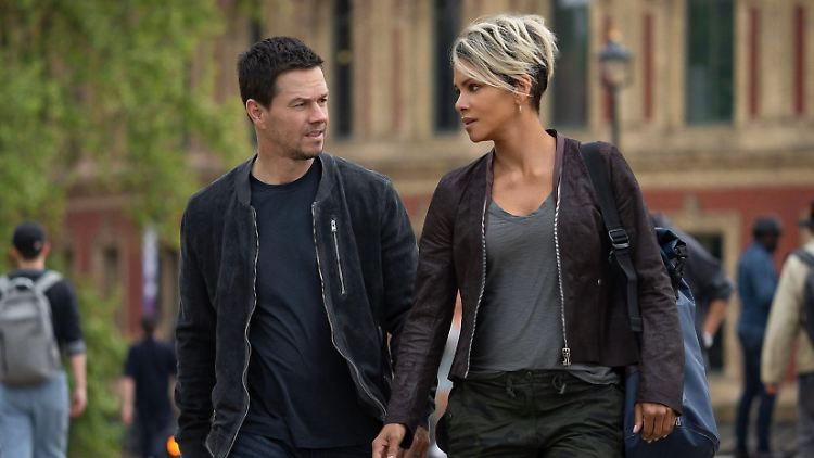 Machen auf James Bond: Mike (Mark Wahlberg) und Roxanne (Halle Berry) in "The Union"