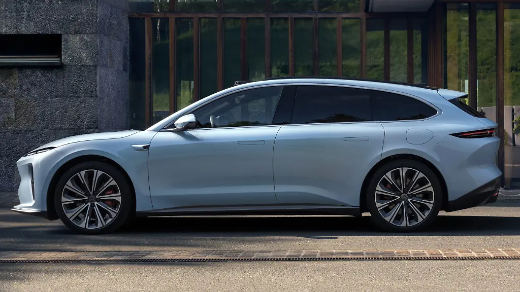NIO-ET5-Touring-Exterior-2