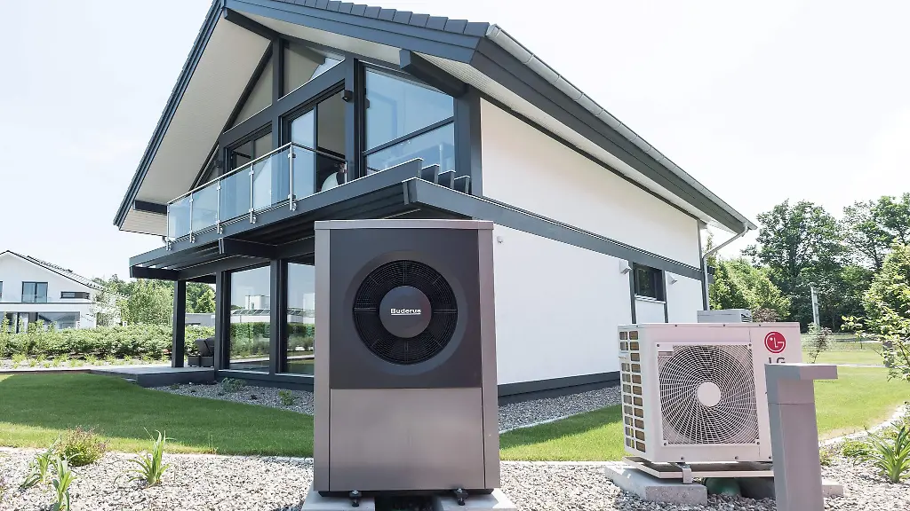 Luft-Waermepumpen-sind-derzeit-als-Heizungsalternative-aeusserst-beliebt-es-gibt-aber-auch-andere-Optionen-bei-denen-die-Waerme-aus-dem-Erdreich-oder-dem-Grundwasser-gewonnen-wird